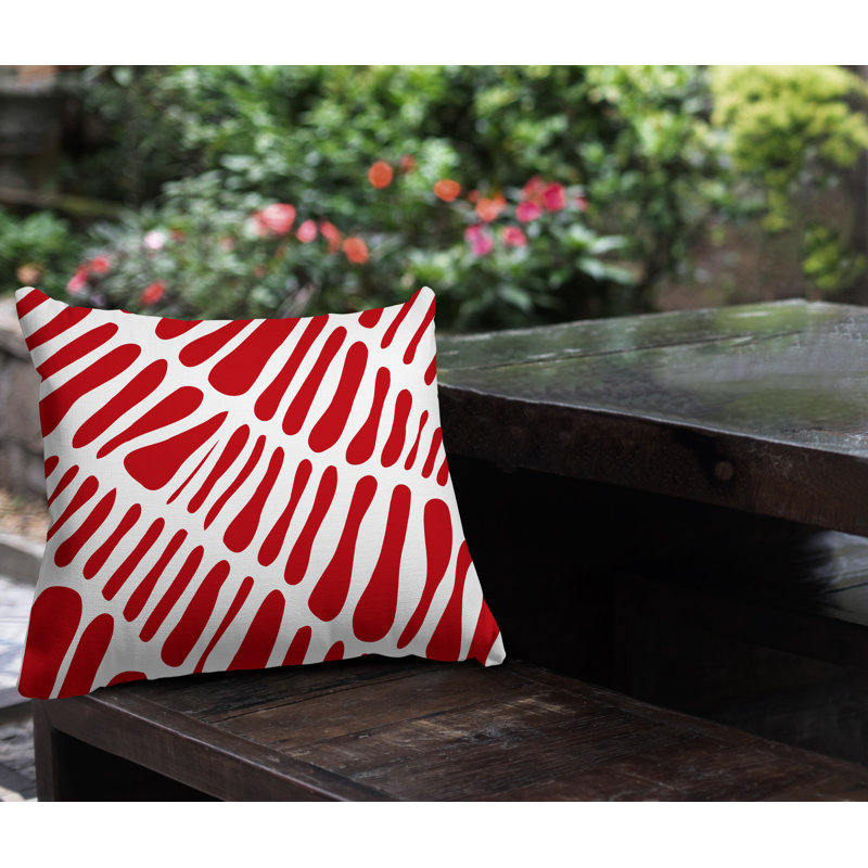 Coussin décoratif intérieur / extérieur Locke Tribal Abstract, L 17 po x H 17 po, Rouge