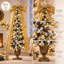 Sapin de Noël floqué pré-illuminé de 1,80 m avec des pommes de pin, des rubans dorés et un socle en forme d'urne