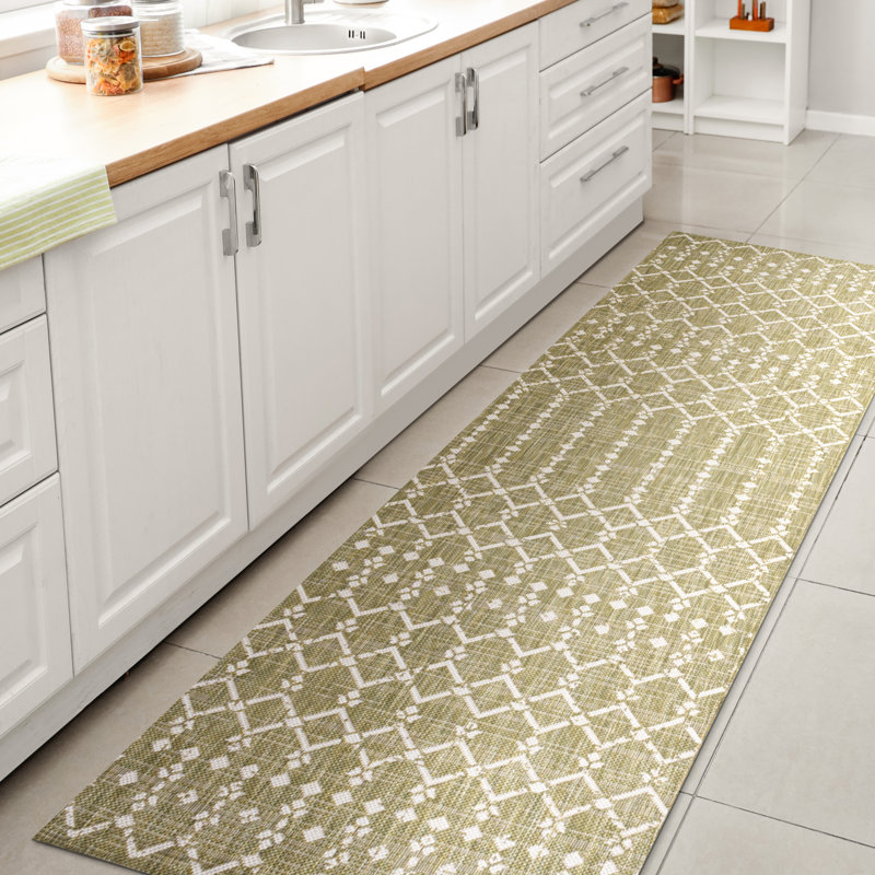 Tapis d'intérieur / extérieur Crompton, Tapis de couloir 2 pi 2 po x 8 pi, Light Green/Cream