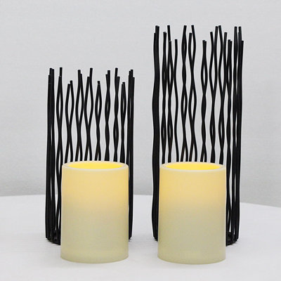 Bougeoirs en métal en fer et en fil de fer avec bougies étanches à DEL, bougeoirs intérieurs et extérieurs avec bougies étanches à piles, ensemble de 2 pour décorations de mariage (noir)
