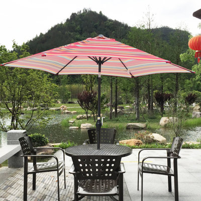 Parasol d'extérieur de 2,74 m (9 pi) à rayures rouges éclatantes - Mât, fonction d'inclinaison, imperméable, résistant à la décoloration, construction robuste