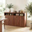 Buffet 4 arches cannelées à 4 portes avec tablettes ouvertes et charnières à fermeture en douceur et ensemble anti-basculement pour le salon et la salle à manger-1092748632-1101066079