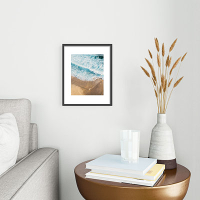Le surfeur et l'océan encadré sur papier