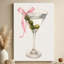 Verre à martini avec olives et ruban rose, aquarelle sur toile tendue