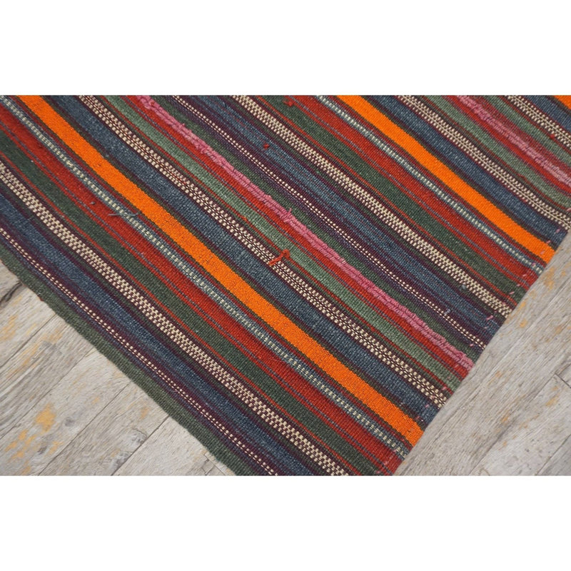 Tapis Kilim turc carré 213 x 213 cm (7'0" x 7'0") à tissage plat géométrique vintage des années 1950, aux couleurs vives et audacieuses.
