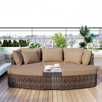 Ensemble de canapé d'extérieur luxueux pour se détendre et socialiser, rehaussant l'ambiance du patio