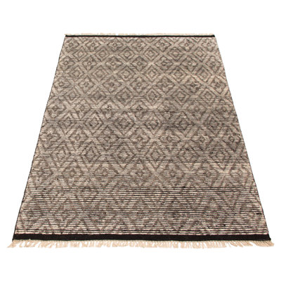Inspirés par les tons terreux et les meilleurs matériaux, ces tapis de style marocain sont tissés par des tisserands qualifiés.