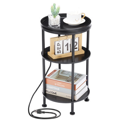 Petite table d'appoint ronde avec station de charge pour les petits espaces, table d'appoint à 3 niveaux avec ports USB et prises de courant, canapé, table de thé d'angle pour salon, table de chevet, appartement de chambre à coucher (noir)