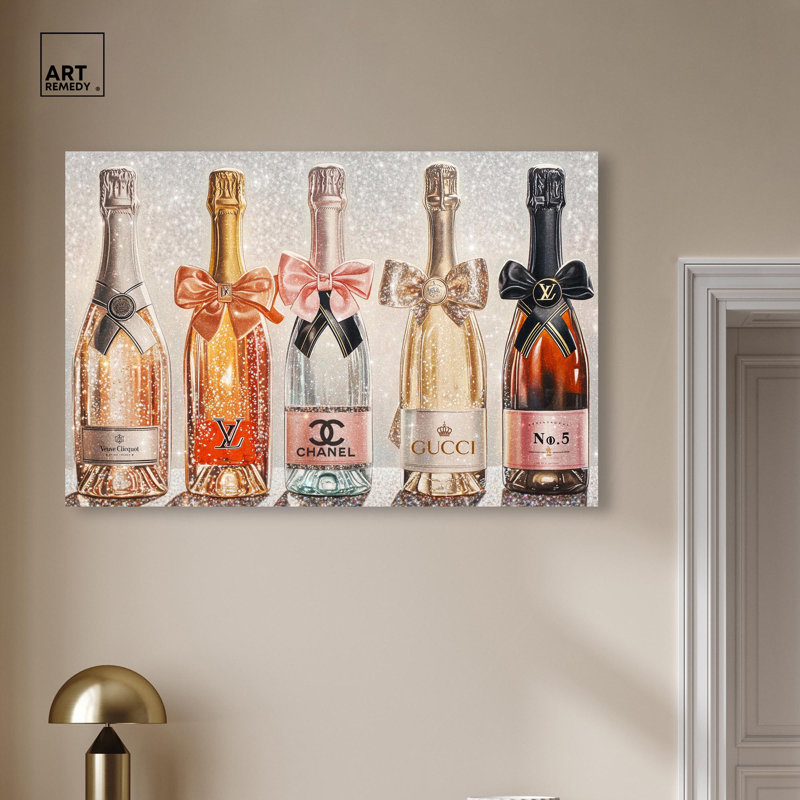 «Champagne Bottles Glitz» par Art Remedy, H 30 po x l 45 po, Toile tendue, Toile tendue
