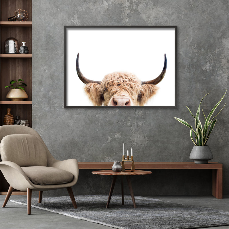 "Peeking Cow", impression murale encadrée par Kathrin Pienaar, L 24 po x H 16 po