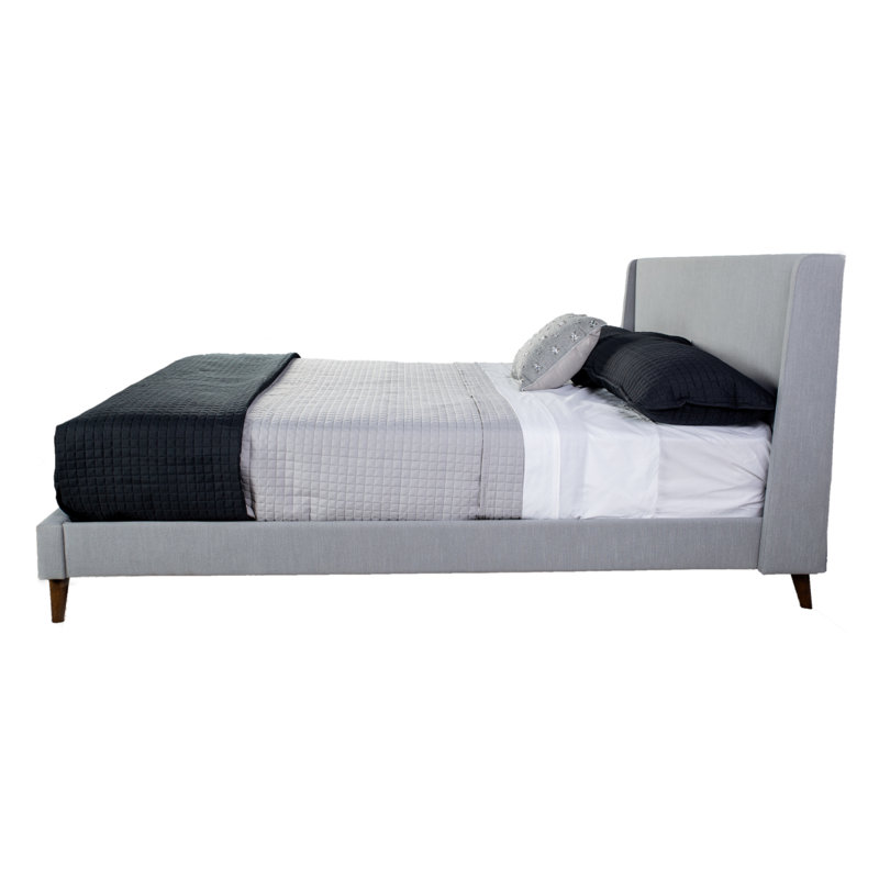 Très grand lit tapissier avec 2 tables de chevet