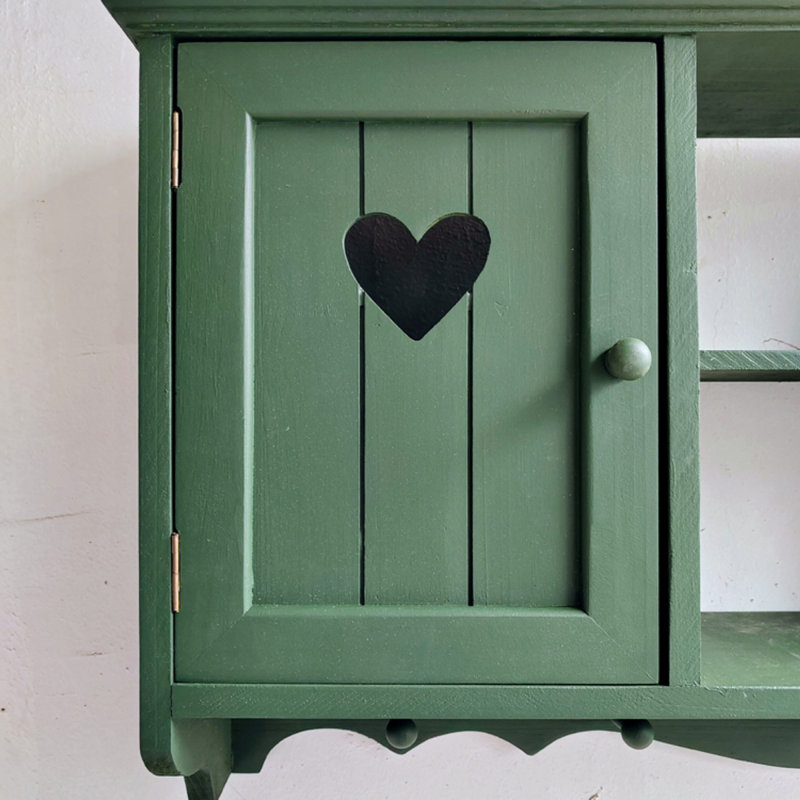 Étagère murale de rangement en bois massif vert olive avec découpe en forme de cœur