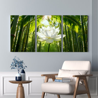 Ensemble de 3 tableaux sur toile tendue représentant une forêt de bambous et des fleurs de lotus blanches