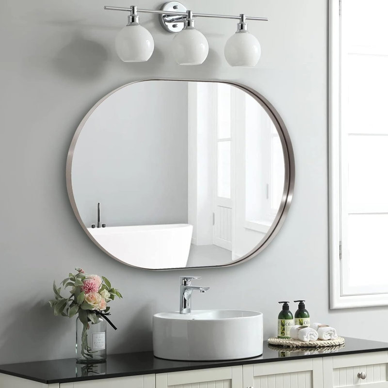 Miroir de salle de bain Kaitlee Cadre en acier inoxydable, 40 po x 30 po, Nickel brossé, Pilule