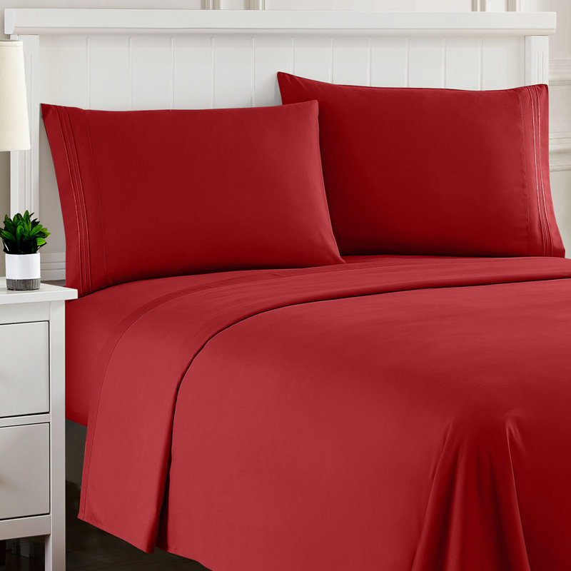 Ensemble de draps en microfibre douce de la série 1800 classique Luxurious offert dans un choix de couleurs unies et de tailles