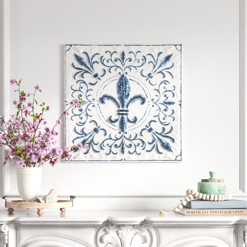 Décoration murale médaillon carré blanc en relief Fleur De Lis