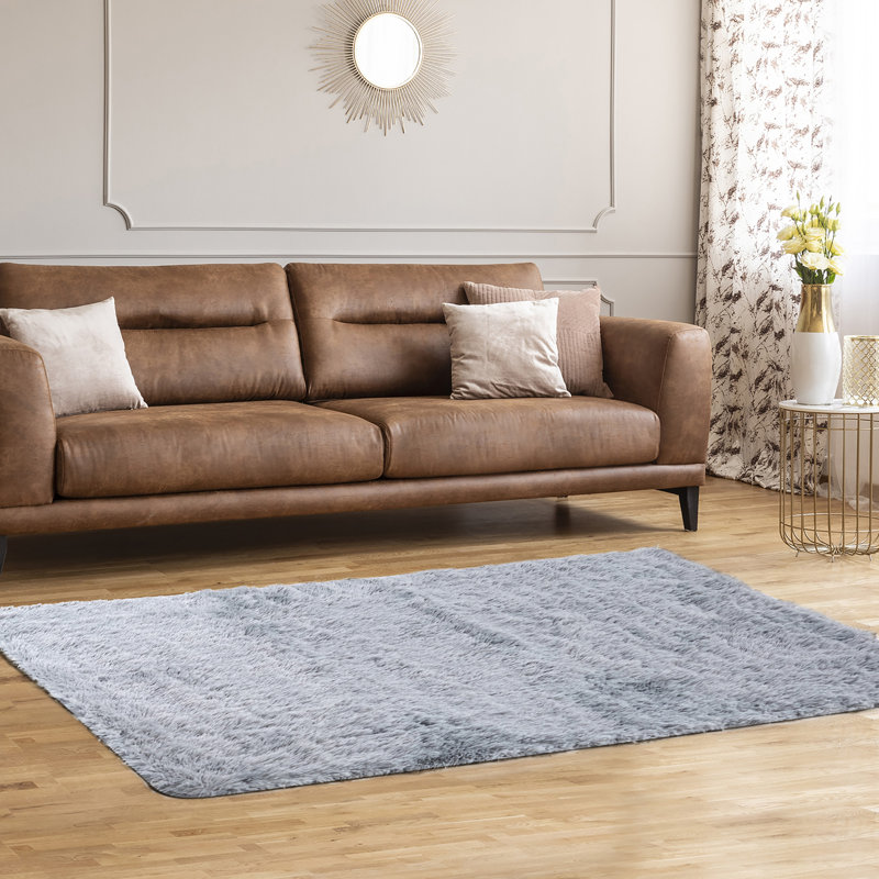 Tapis intérieur / extérieur en fausse fourrure gris clair Kyasha, Rectangle 5 pi x 7 pi