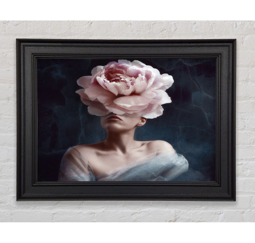 The Pink Flower Head Gerahmter Druck