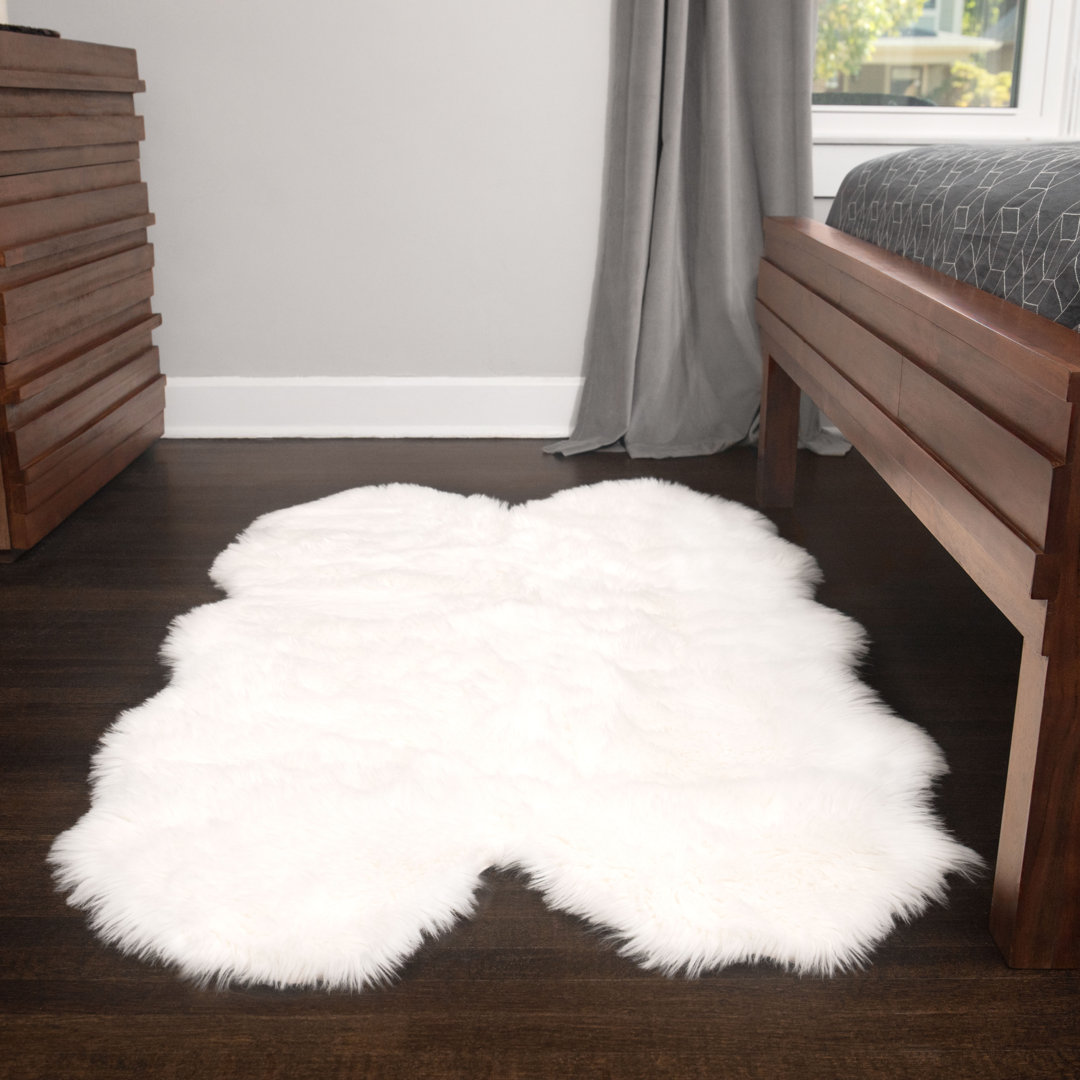 Quad Pelt Faux Fur Washable White Area Rug - 3' x 5' Everly Quinn