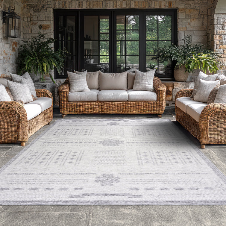 Diana Geometric Gray & Cream Indoor / Outdoor Area Rug 5x7 - ( 5'3'' x 7'3'' )