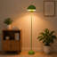 Lampe sur pied industrielle industrielle avec abat-jour vert pomme et interrupteur au pied-23387963