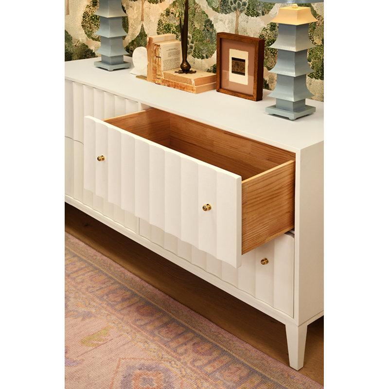 Commode à quatre tiroirs avec détail cannelé, Blanc