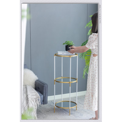 Luxueuse tablette en verre à 3 niveaux avec un design Art déco, parfaite pour la présentation et le rangement dans les intérieurs modernes