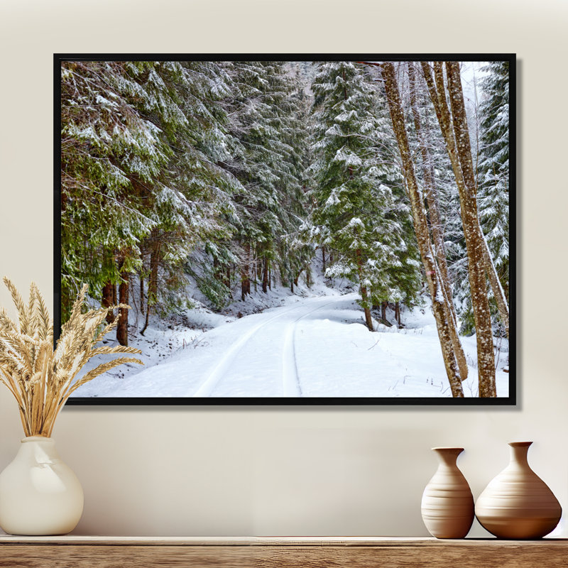 «Winter Forest», reproduction d'art sur toile, route enneigée dans la forêt, H 34 po x l 44 po, Cadre flottant, Noir