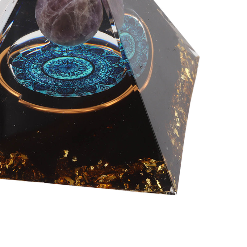 Ornement en forme de pyramide en cristal fait à la main 6 cm