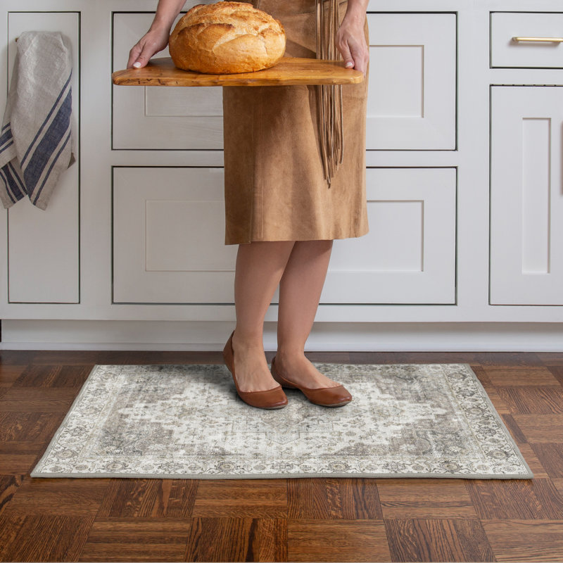 NeverMove Machine Washable Traditional Krista Area Rug, Rectangle 2' x 2'10"