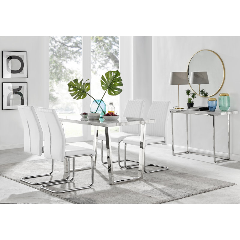 Ensemble repas pour quatre personnes, Blanc