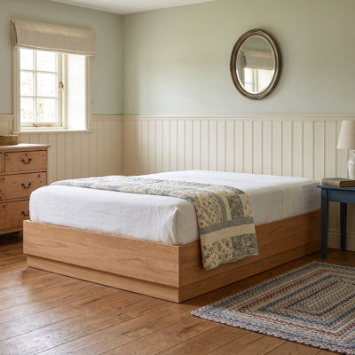 Lit plateforme moderne en bois sans tête de lit avec base étagée et rangement relevable, double, brun clair
