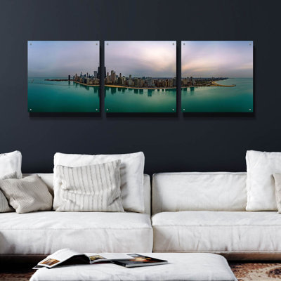 «Cloudy Winter in Chicago» par Epic Portfolio, ensemble d'art mural en verre acrylique, 3 pièces, 72 po x 24 po