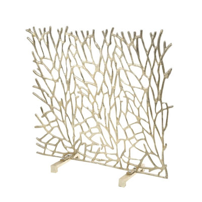 Le pare-étincelles en métal Ashely Aaluminium mesure L 35 po x l 10 po x H 33,5 po et pèse 15,5 lb.