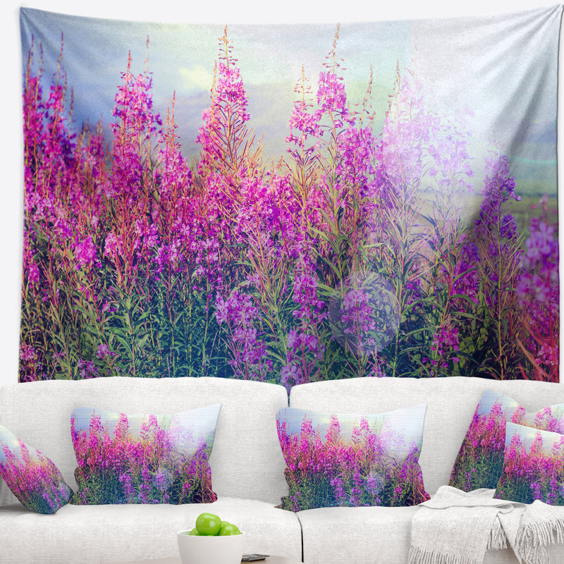 Tapisserie en fleurs mauves, H 78 po x l 92 po