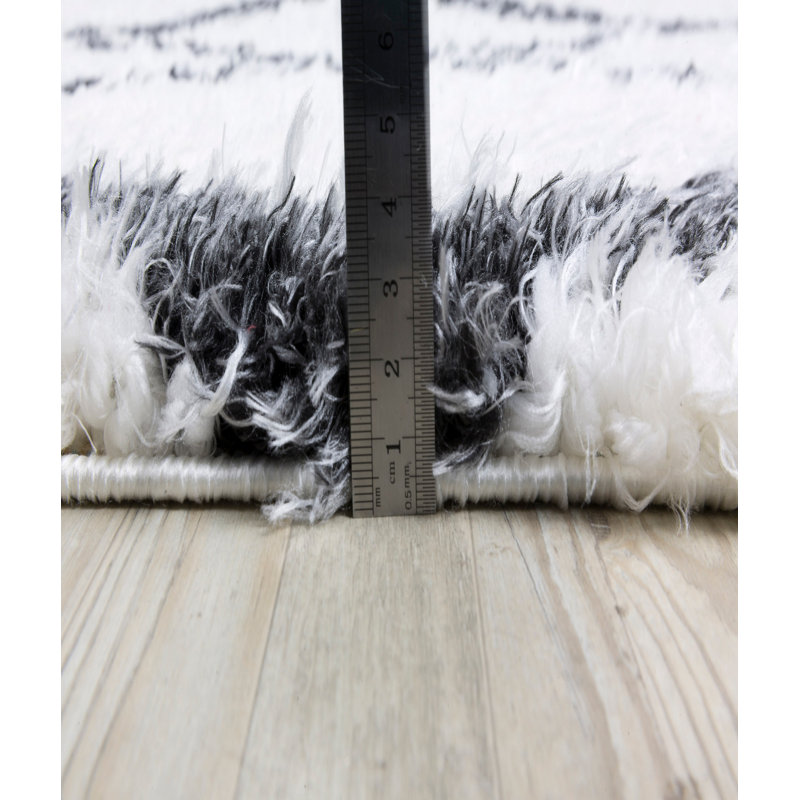 Tapis géométrique rectangulaire en polyester tissé à la machine blanc / noir Niantic, Rectangle 6 pi 7 po x 9 pi 6 po