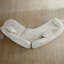 Canapé modulaire courbé blanc à 5 places: tissu bouclé, forme de croissant, dossier papillon, 2 coussins pour le salon et la chambre à coucher-708008487