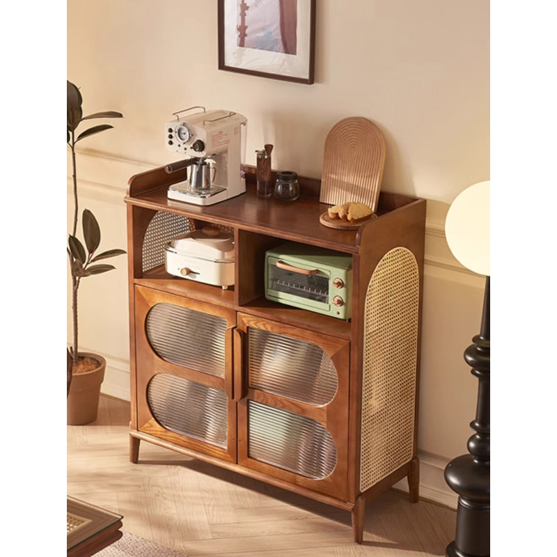Buffet décoratif en bois massif, rotin et verre de style Mid-Century