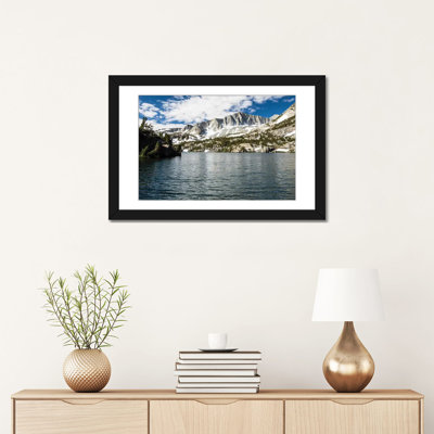 Rivière avec chaîne de montagnes - reproduction de photo sur toile
