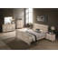 Ensemble de chambre à coucher contemporain à finition blanche délavée avec lit-bateau très grand, commode, miroir, deux tables de chevet, commode