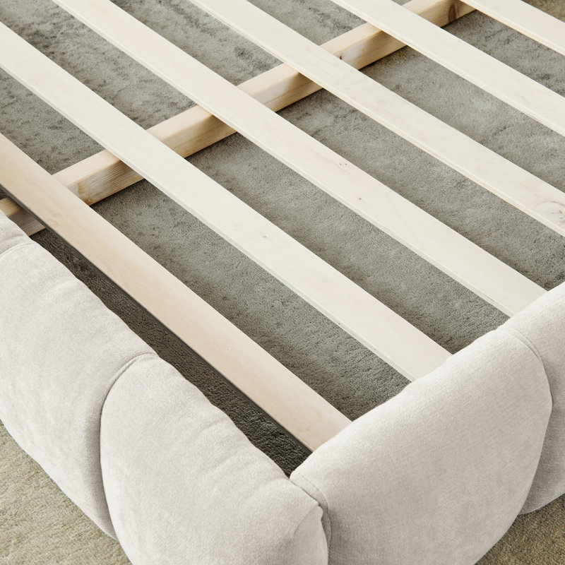 Structure de lit très grand avec revêtement en chenille épaisse beige, tête de lit, lit plateforme, sans sommier, sommeil confortable, design contemporain