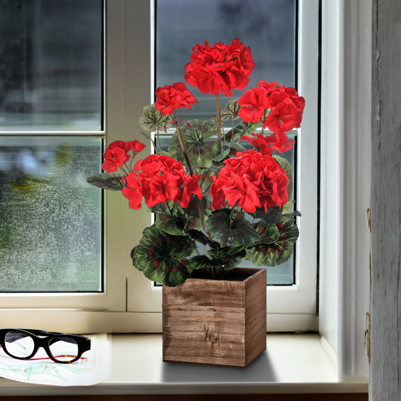 Faux géranium 16,5 po dans un pot en bois, Rouge
