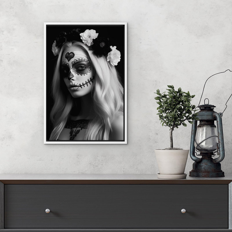 A Skull Face and Flowers Horror, H 24 po x l 16 po, Cadre flottant blanc