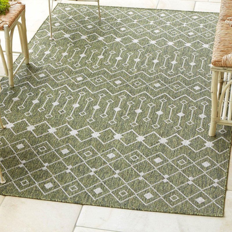 Tapis intérieur / extérieur vert / beige Adley Southwestern, Rectangle 7 pi 10 po x 11 pi 4 po