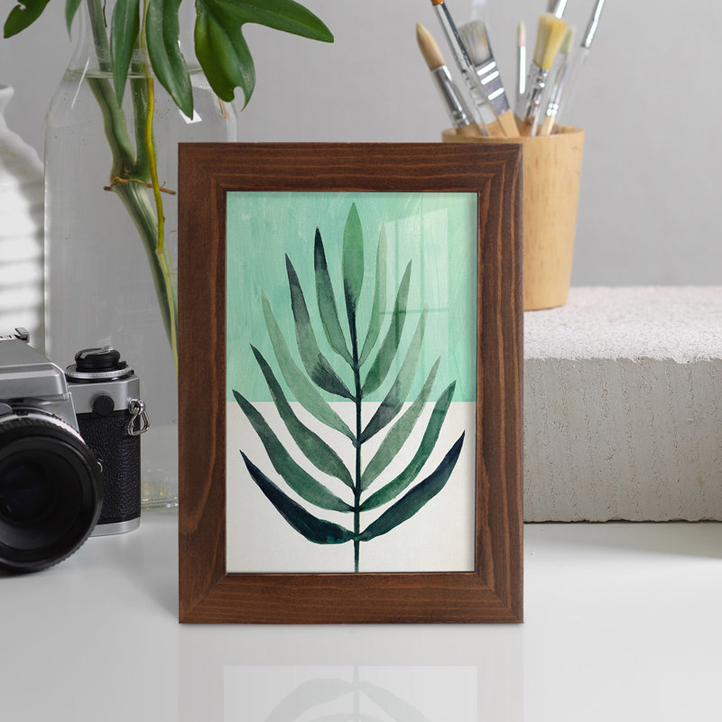 Verging Palm III, encadré sur papier, L 6 po x H 8 po x P 1 po, Cadre châtaignier