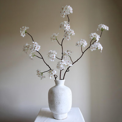 Ornements de fleurs simulées