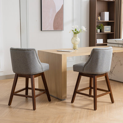 26 po de hauteur de siège pivotant à hauteur de comptoir, de 2 po. Gris avec siège à 360 degrés. Rembourrage intérieur en mousse souple et ressort en acier. Dossier incurvé pour le soutien. Bois d'hévéa fabriqué. Tabourets de bar de salle à manger.