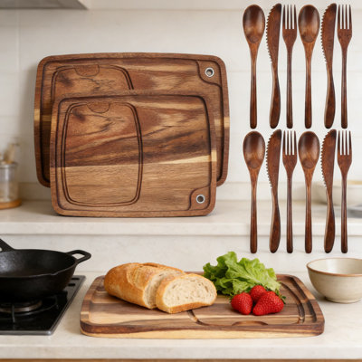 Ensemble d'assiettes à steak en bois avec canal à jus, comprend 4 assiettes en bois, couteaux, fourchettes et cuillères - Vaisselle en bois durable pour les amateurs de steak et le service de cuisine