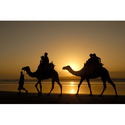 «Riding by Camel» par Josuar - Photographie sur toile tendue