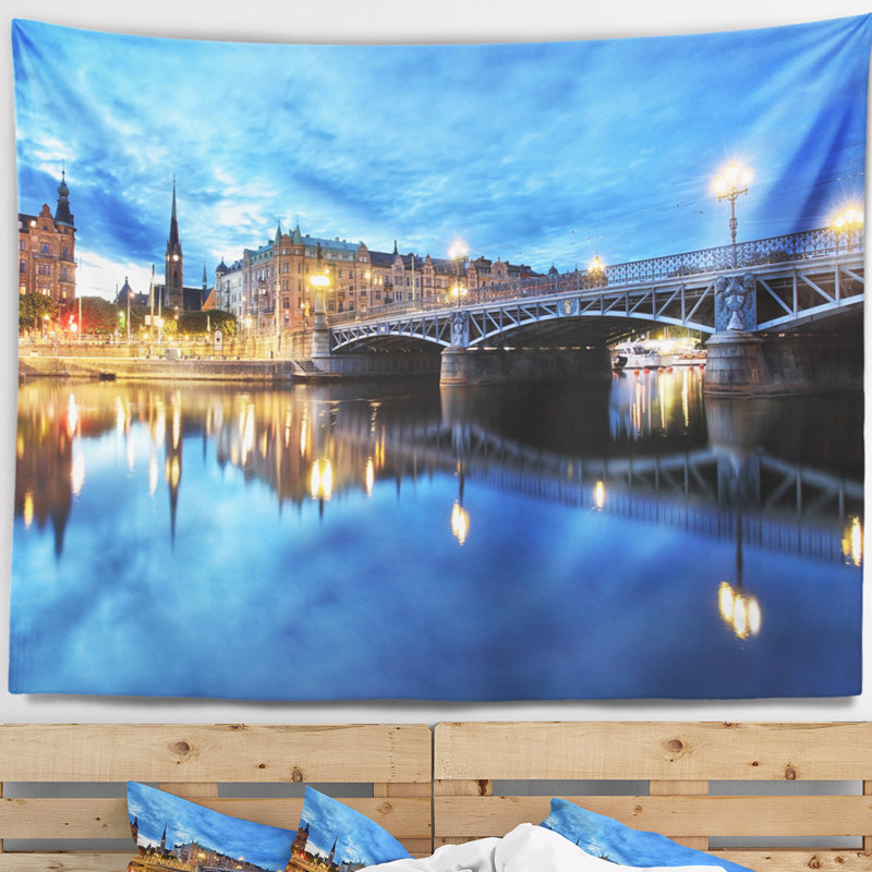 Tapisserie bleu de stockholm cityscape illuminé, H 50 po x l 60 po